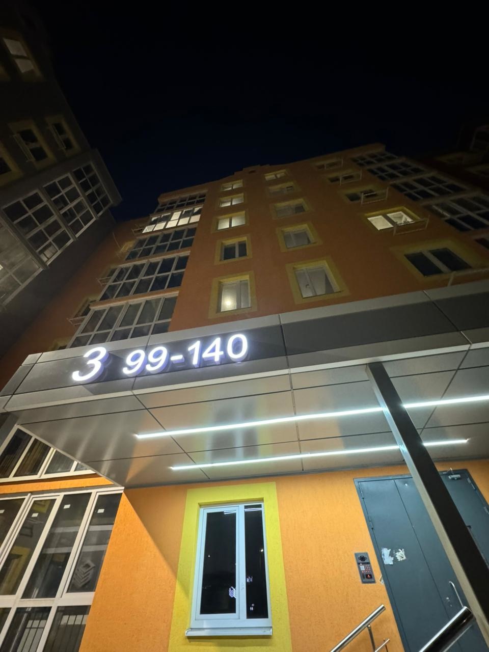 Продается квартира в черновой отделке в жк Европа сити. Новый развиаающийся район, инфраструктура вся в наличии есть: школы, детские сады, магазины, рестораны, спорт. клубы, чудесные места для отдыха и прогулок. Есть остановка общественного транспорта, на конец года запланировано дотянуть трамвайную